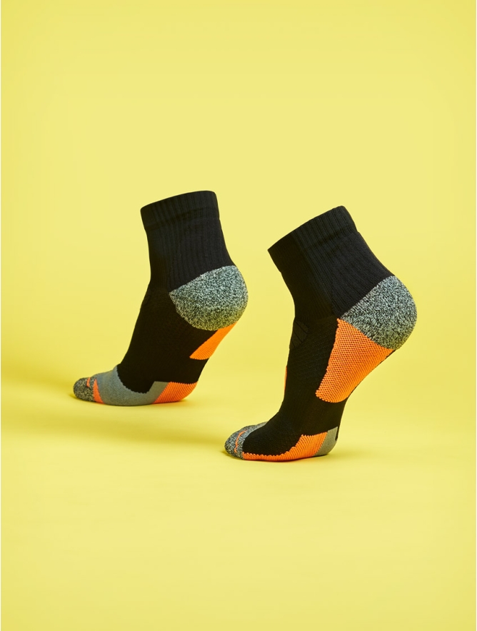 CALZINO RUNNING CORTO NERO ARANCIO